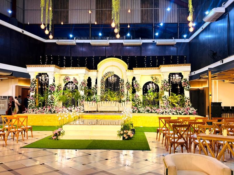 গ্র্যান্ড কলোনেড স্টেজ - Grand colonnade stage