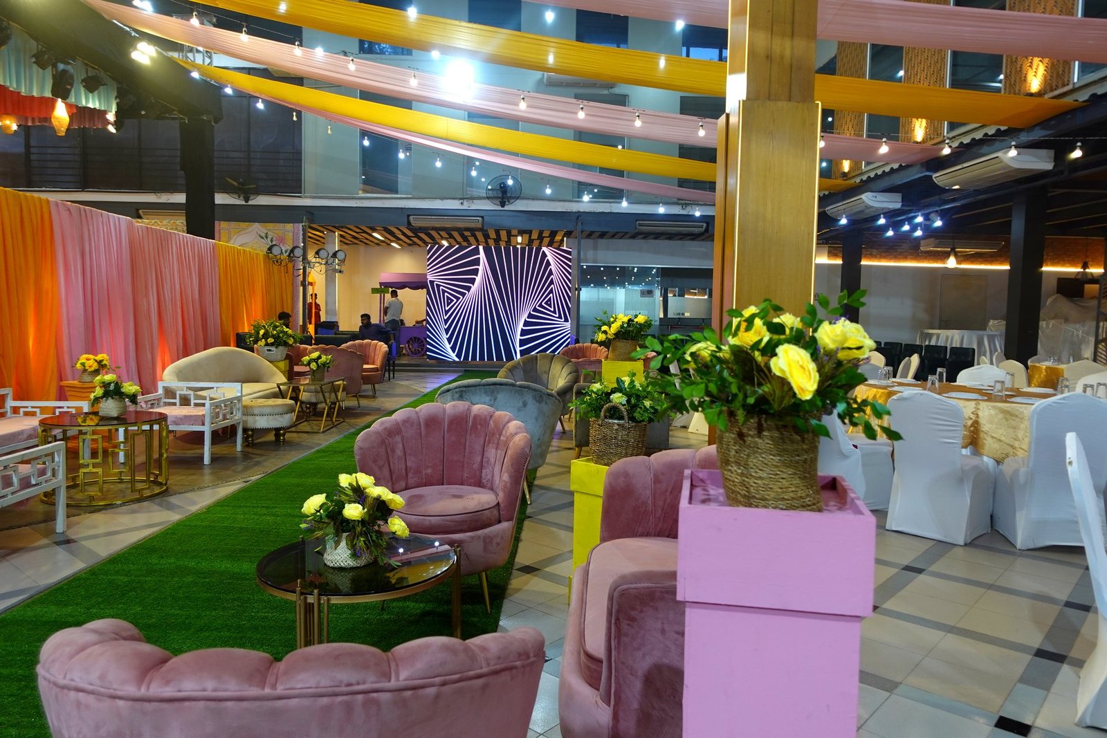 অতিথিদের জন্য লাউঞ্জ এরিয়া - A lounge area for guests